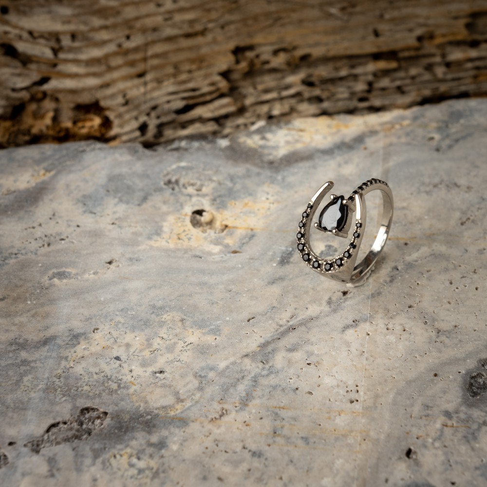 Ασημένιο Δαχτυλίδι Πέταλο με Μαύρα Ζιργκόν